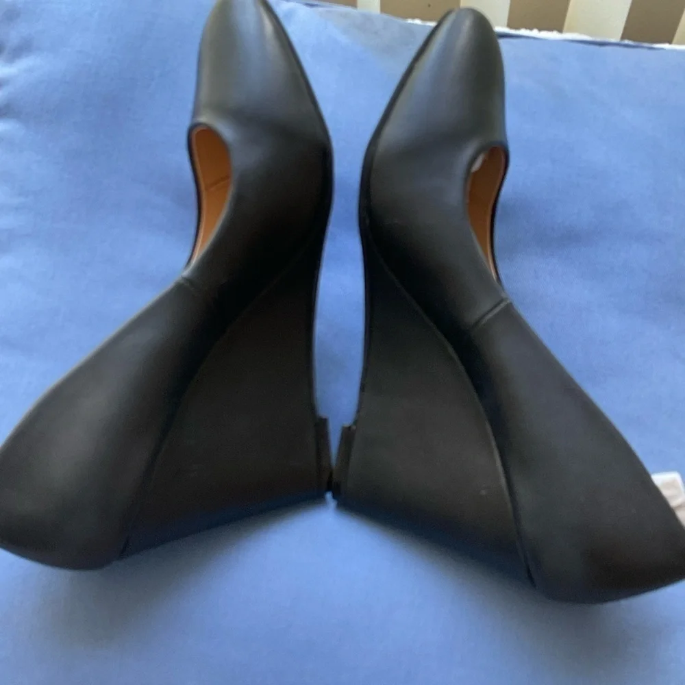 BELLA Marie “Heidi” PU Wedges new without box